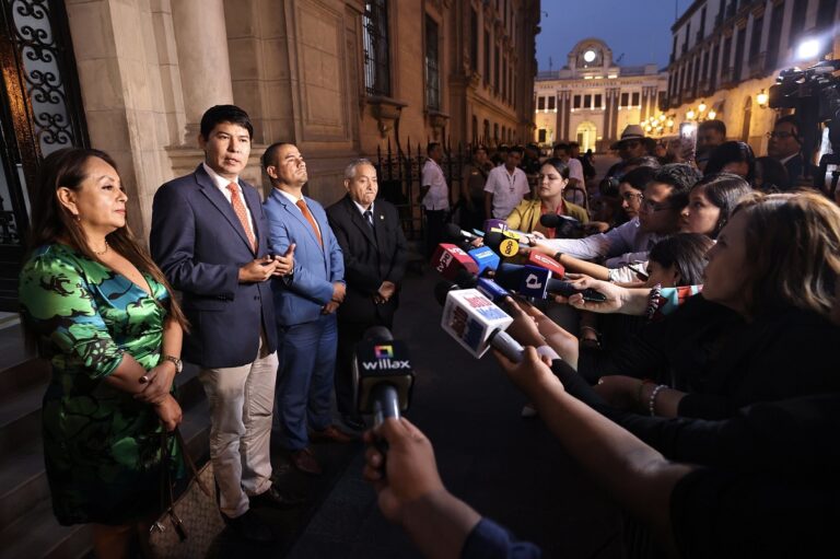 Premier Gustavo Adrianz N Sostuvo Reuniones Con Las Bancadas De