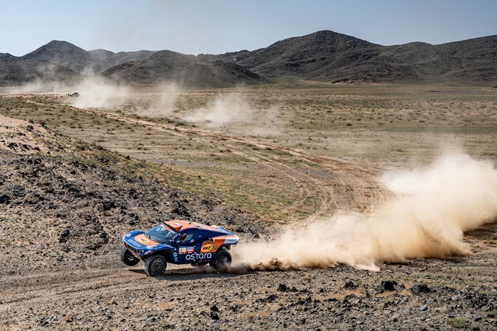 Dakar 2024: Laia Sanz and Maurizio Gerini in the semi-marathon with the astara Team