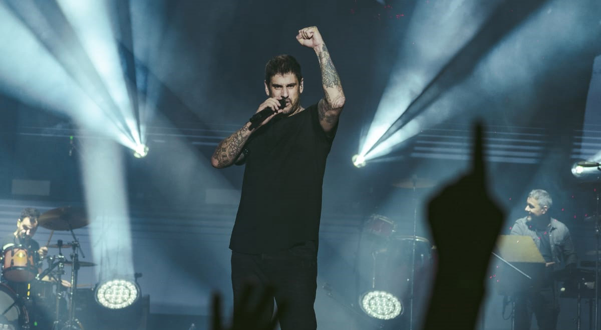 Con un repertorio de 26 temas cuidadosamente seleccionados, Melendi demostró una vez más por qué es uno de los referentes de la música en español.