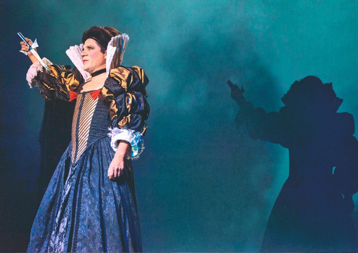 Rubén Quiroz Si algo hay de magnificencia en el teatro peruano contemporáneo, aquí lo tenemos.