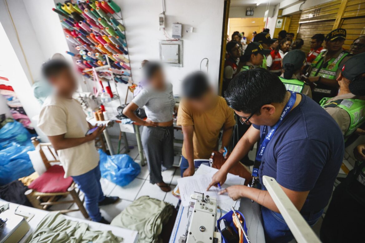 Menores laborando en Gamarra