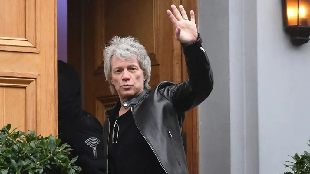 Jon Bon Jovi saves woman in crisis and sends message about mental health.