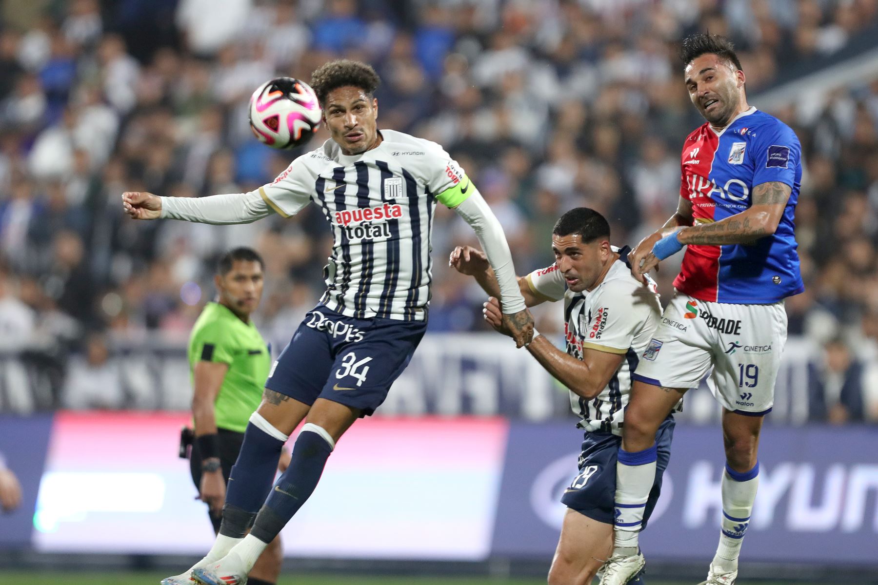 Paolo Guerrero debuta con Alianza Lima - Caretas Deportes