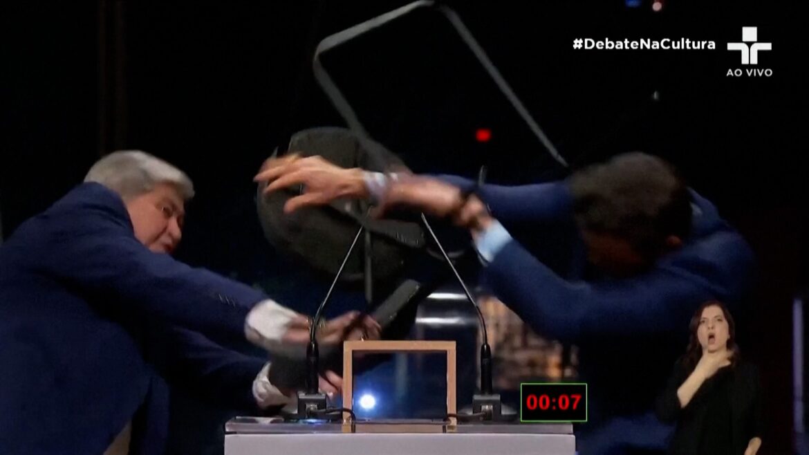 Candidato a la alcaldía de Sao Paulo da sillazo a su opositor político