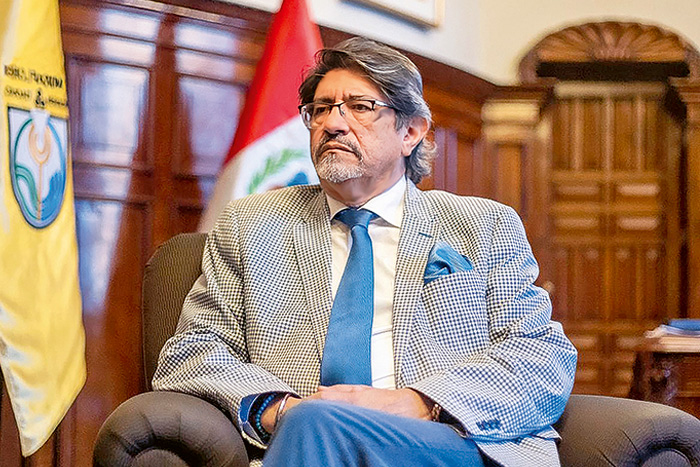 Carlos Canales – Revista Caretas