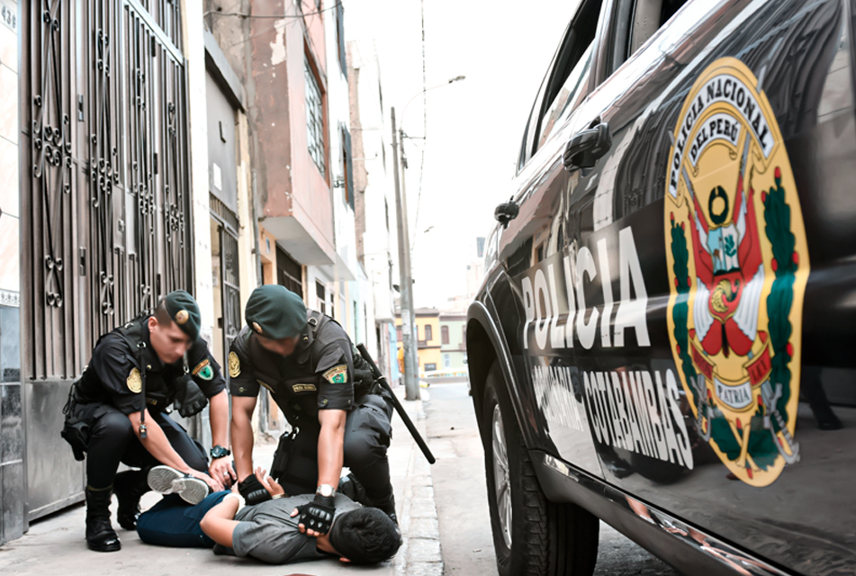 POLICIAS