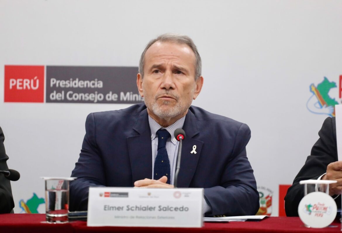 3 Elmer Schialer, ministro de Relaciones Exteriores