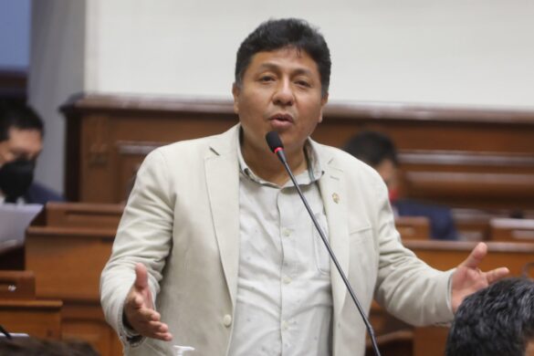 Raúl Doroteo: Comisión de Ética recomienda suspender a congresista por recorte de sueldos - Caretas Política