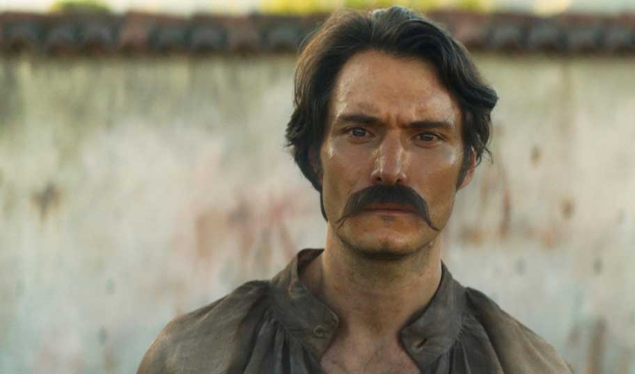 El actor peruano Salvador del Solar interpreta al general General Moncada en la serie Cien Años de Soledad.