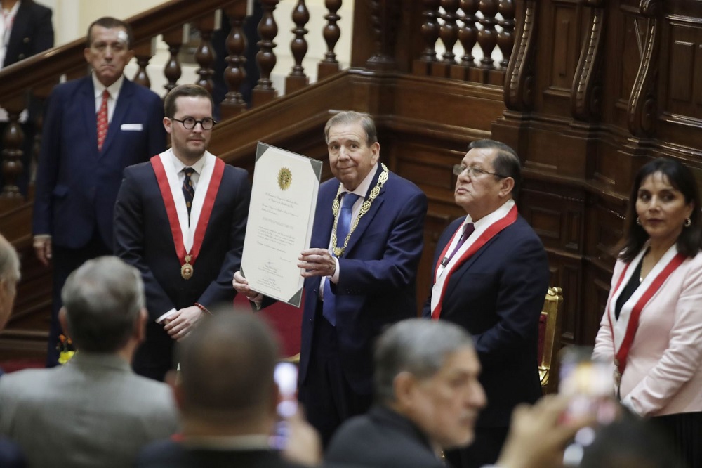 Edmundo Gonzalez Urrutia  – congreso