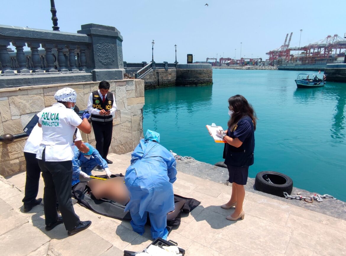 imagen_Fiscalía realiza levantamiento de cadáver de un hombre hallado en altamar (2)