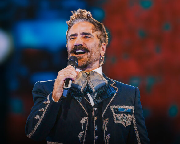 Alejandro Fernández presenta "Un millón de primaveras" y anuncia nuevo  álbum - Caretas Entretenimiento
