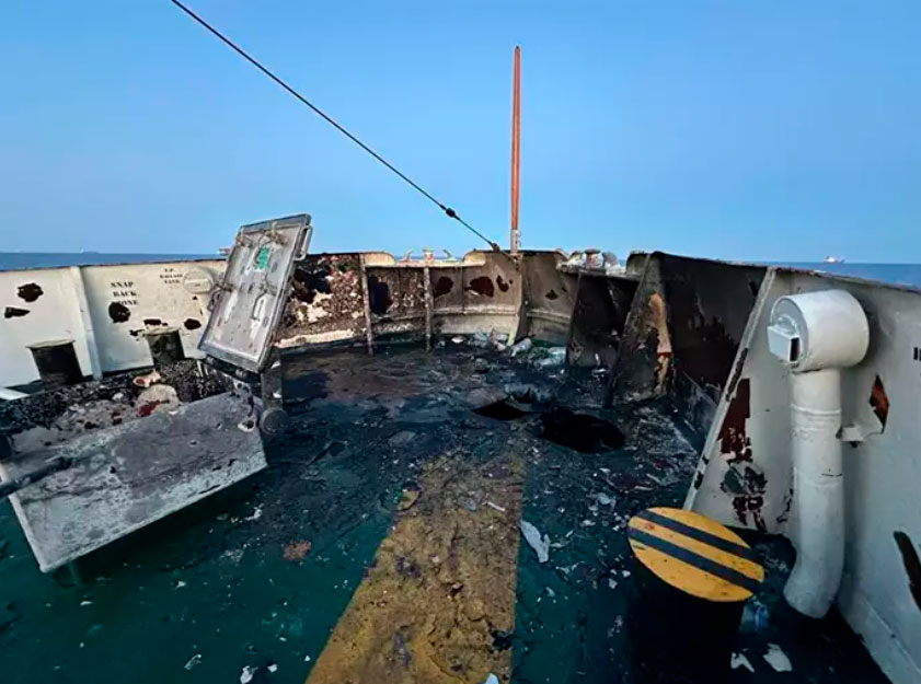 Barco de ayuda humanitaria