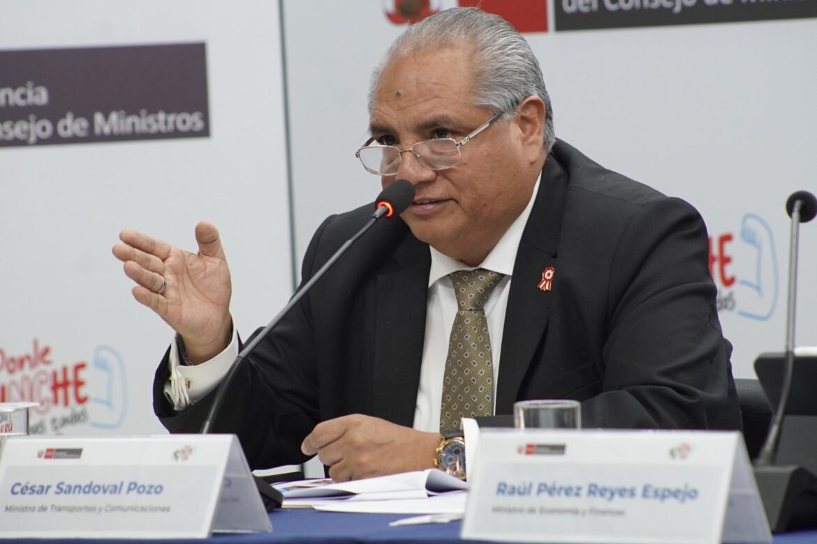 Ministro de Transportes, César Sandoval