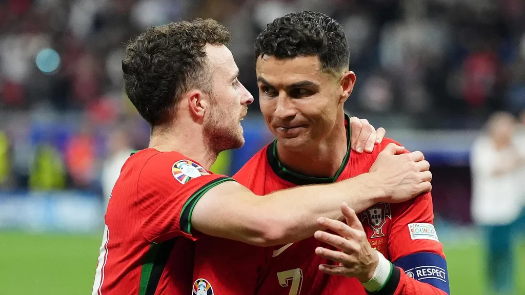 Cristiano Ronaldo y Diogo Jota