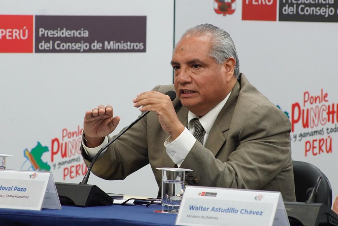 Ministro César Sandoval.