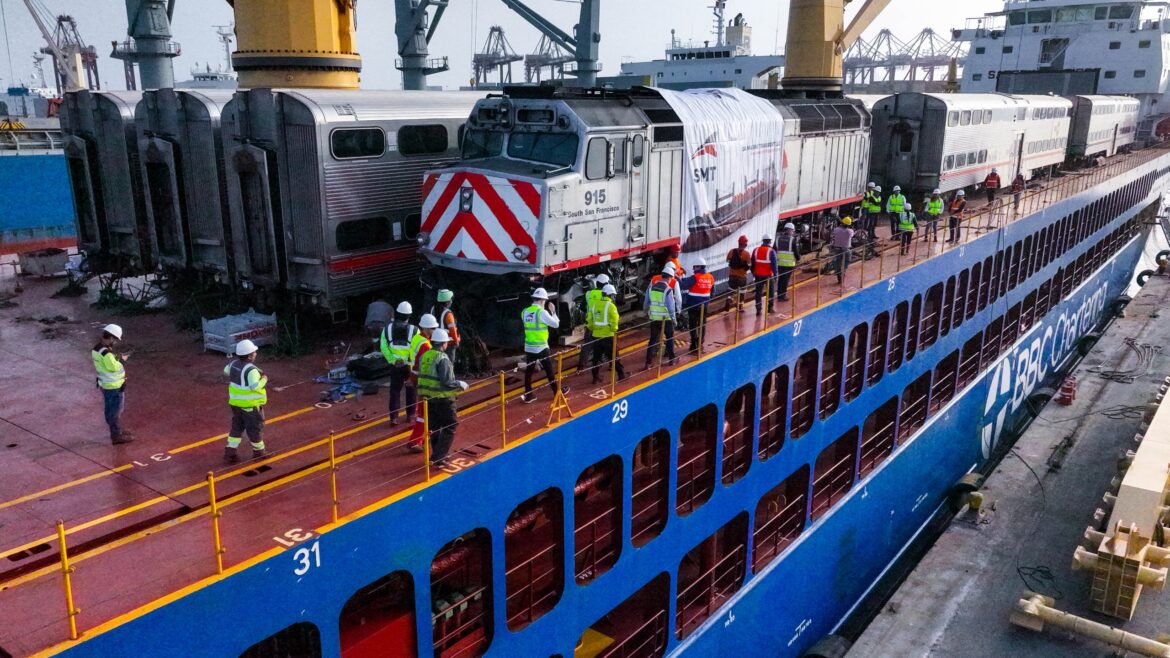 fb8a6374-33bd-49a6-b938-58ef2d573a43 trenes de caltrain