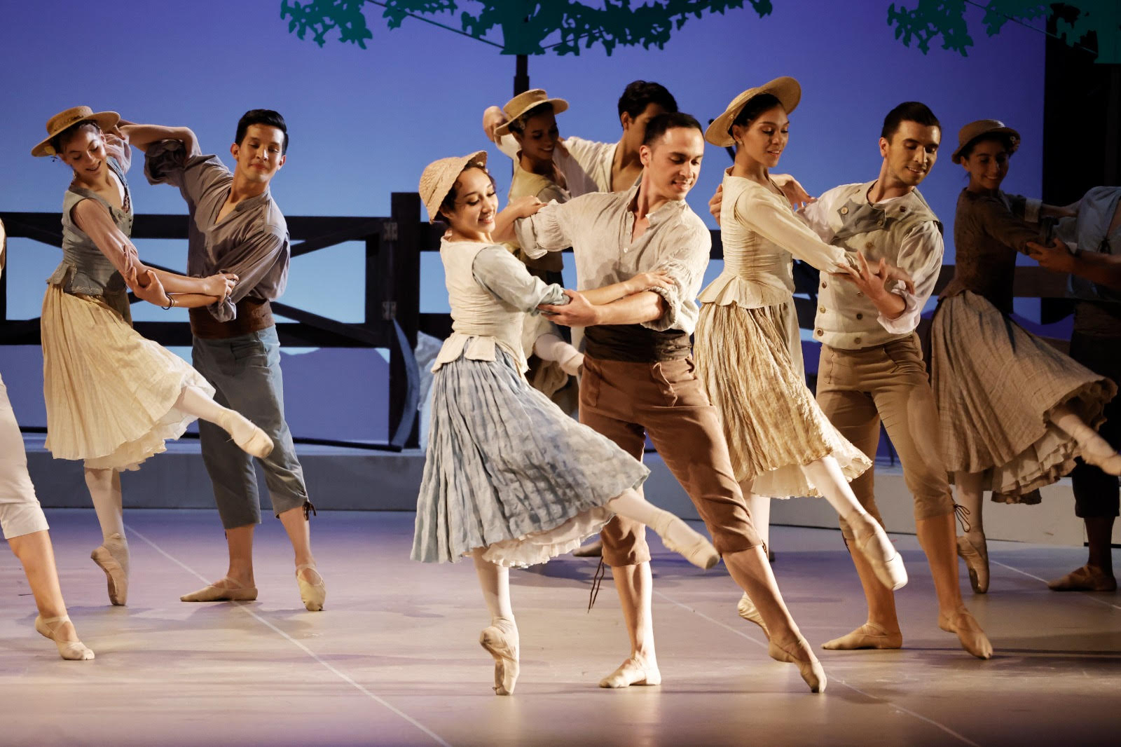 Escuela RSBC abre audiciones para nueva producción de ballet - Caretas ...