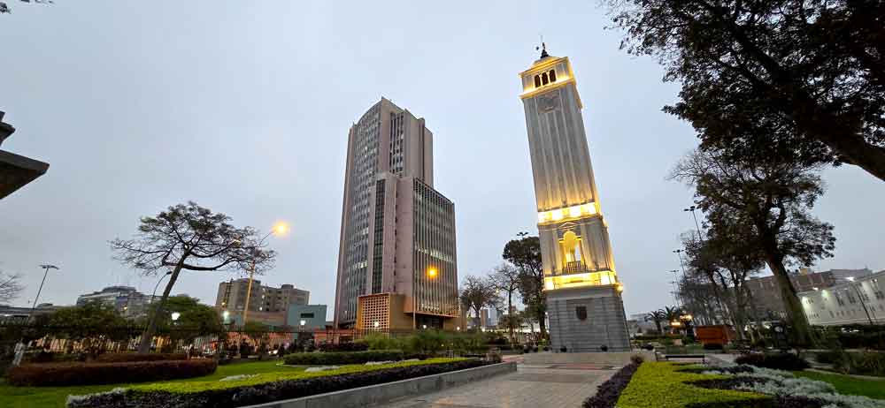 Torre-reloj-Parque-Universitario
