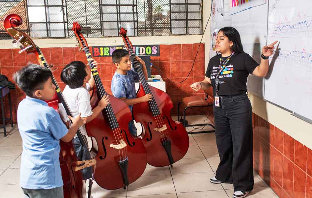 Sinfonia por el Perú
