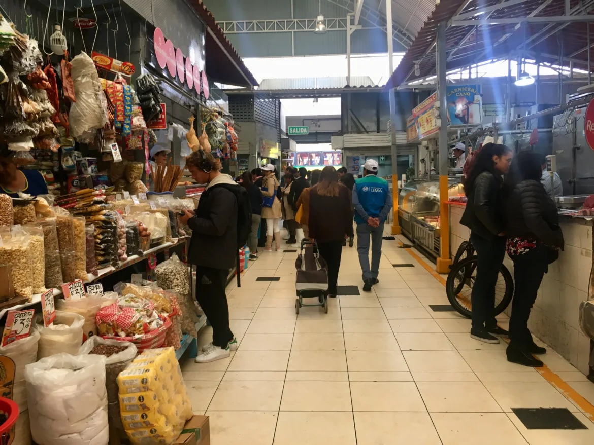 AM+Huaita+Alfaro+2019+CoMercado+Mercado+Lobaton+interior+Lince+Lima