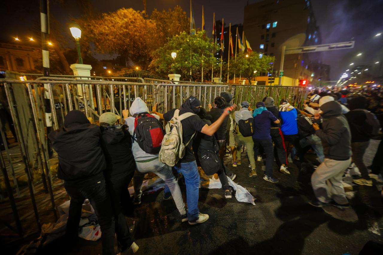 Defensoría: Protestas en Lima dejan un muerto y 38 heridos