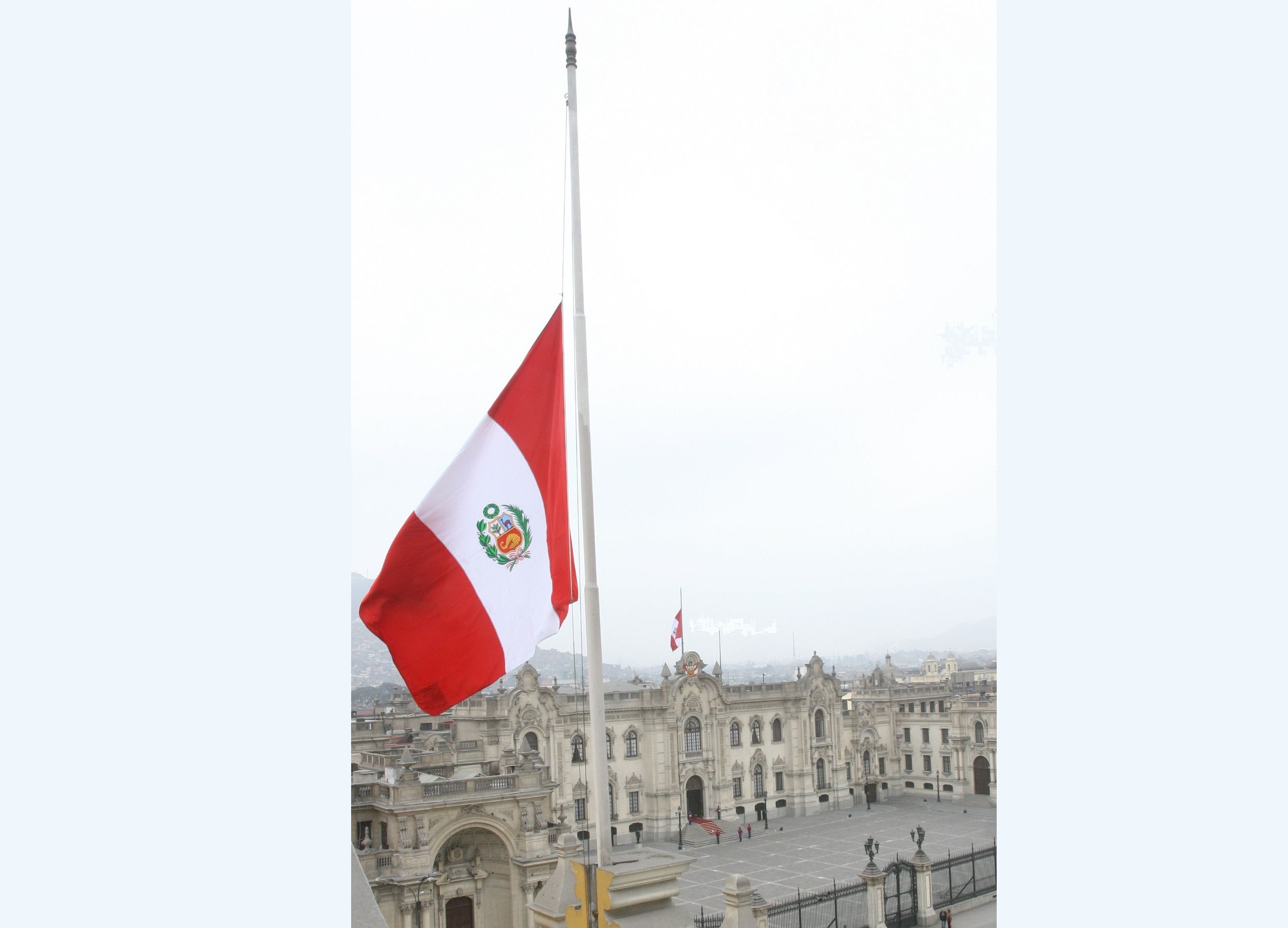 PCM decreta izado de banderas a media asta como señal de duelo nacional tras actos de violencia
