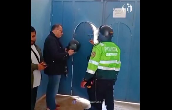 Huevos, piedras y memoria: Phillip Butters sitiado en Juliaca | VIDEO - Caretas home_principal