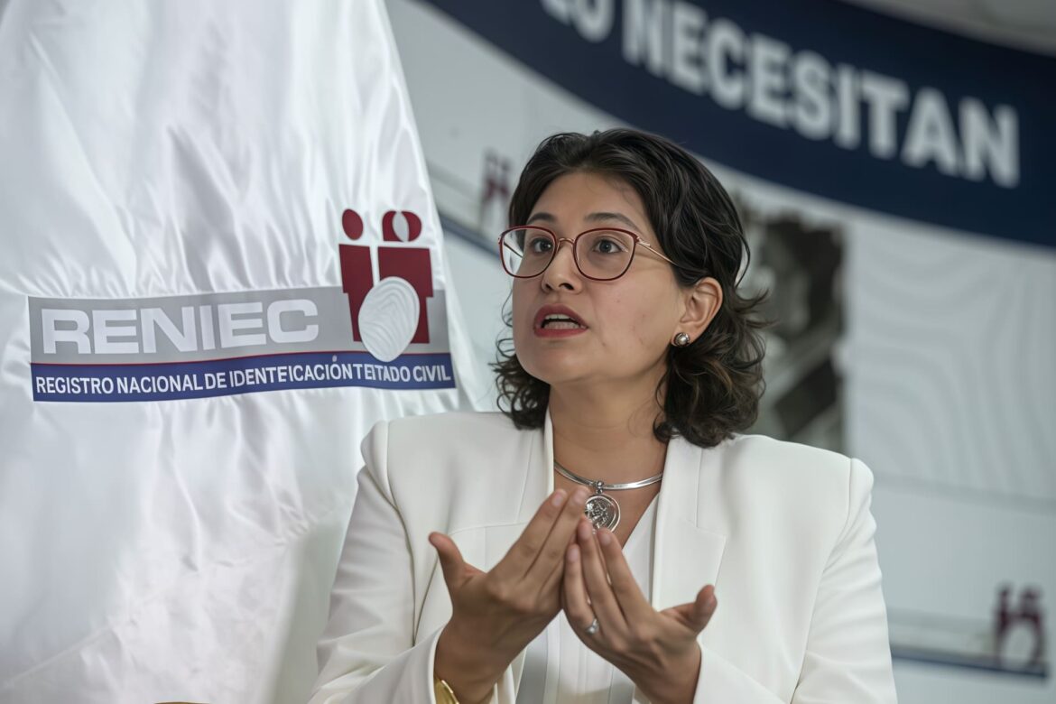 Carmen Velarde, jefa de la RENIEC