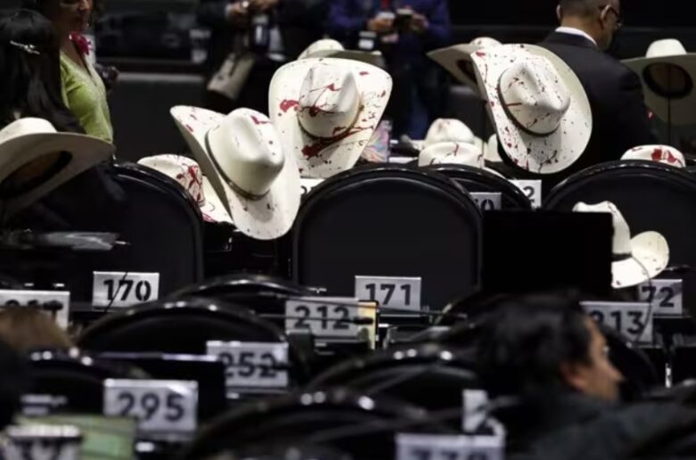 Acto de condena por el asesinato del alcade de Uruapan, Carlos Manzo, en el Congreso de los Diputados de México