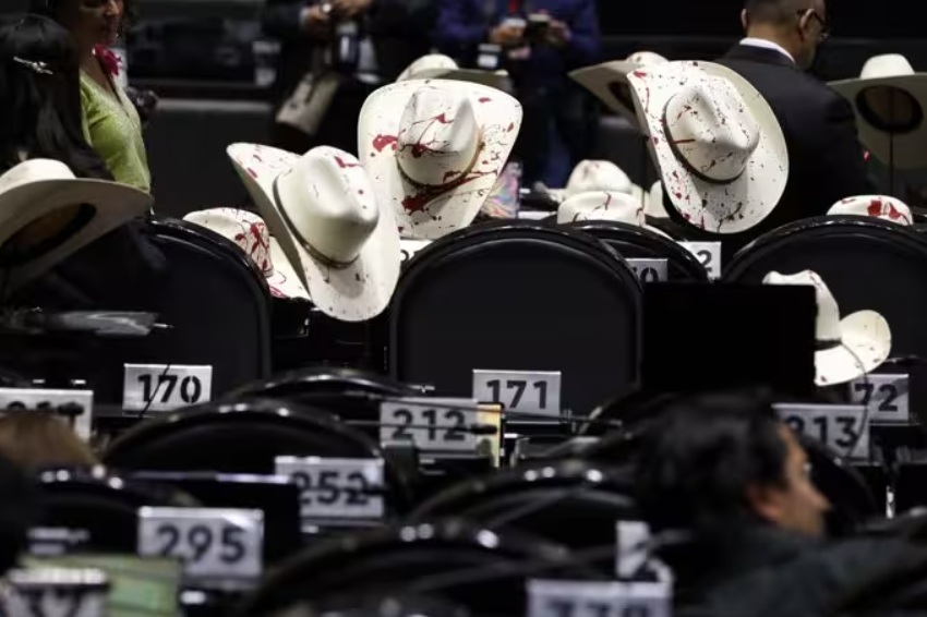 Acto de condena por el asesinato del alcade de Uruapan, Carlos Manzo, en el Congreso de los Diputados de México