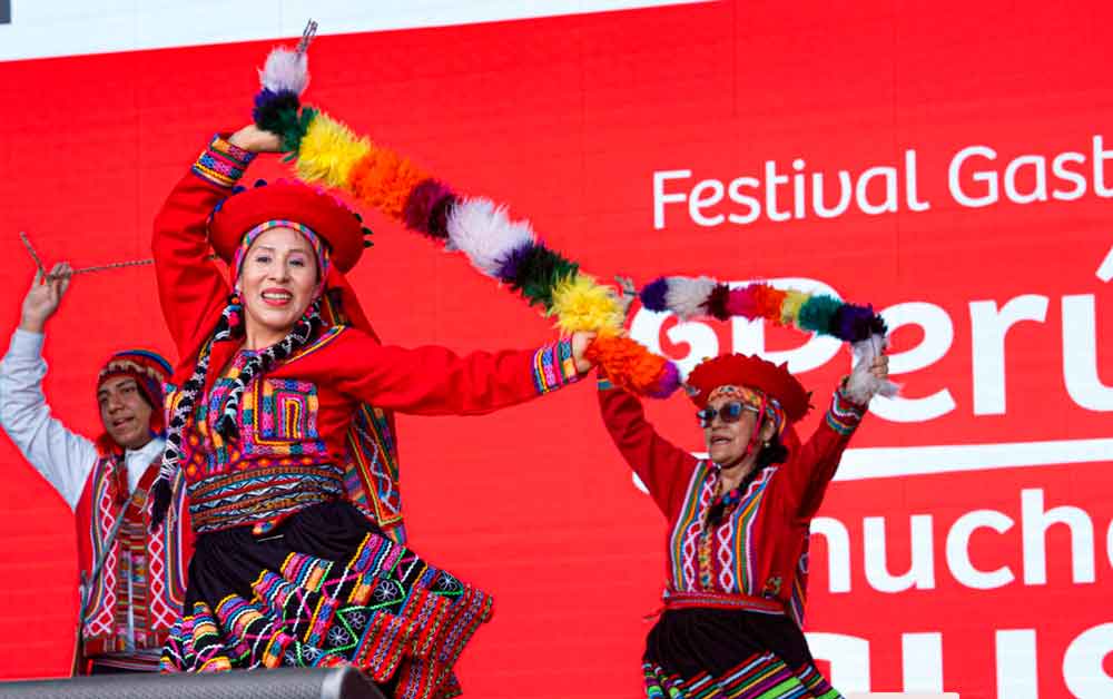 bailarines-peruanos