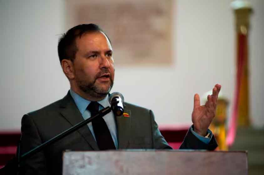 Yván Gil - Venezolana