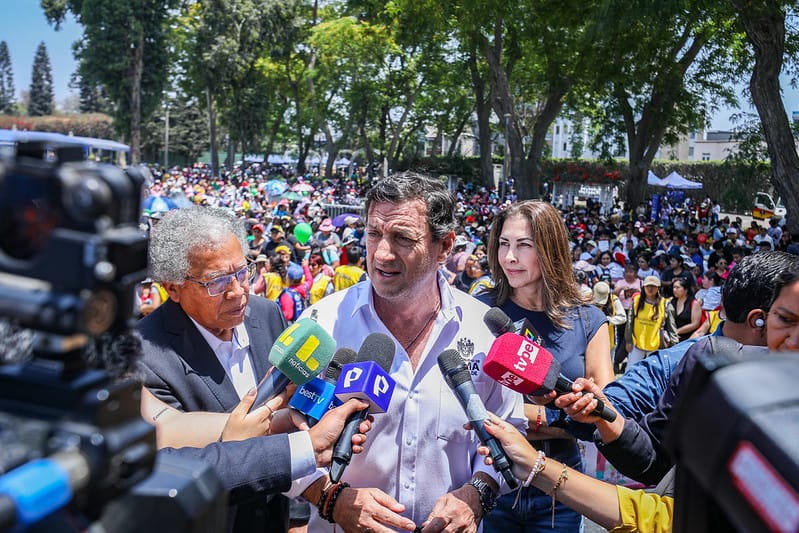 renzoreggiardo-carga-pesada-noche-trafico