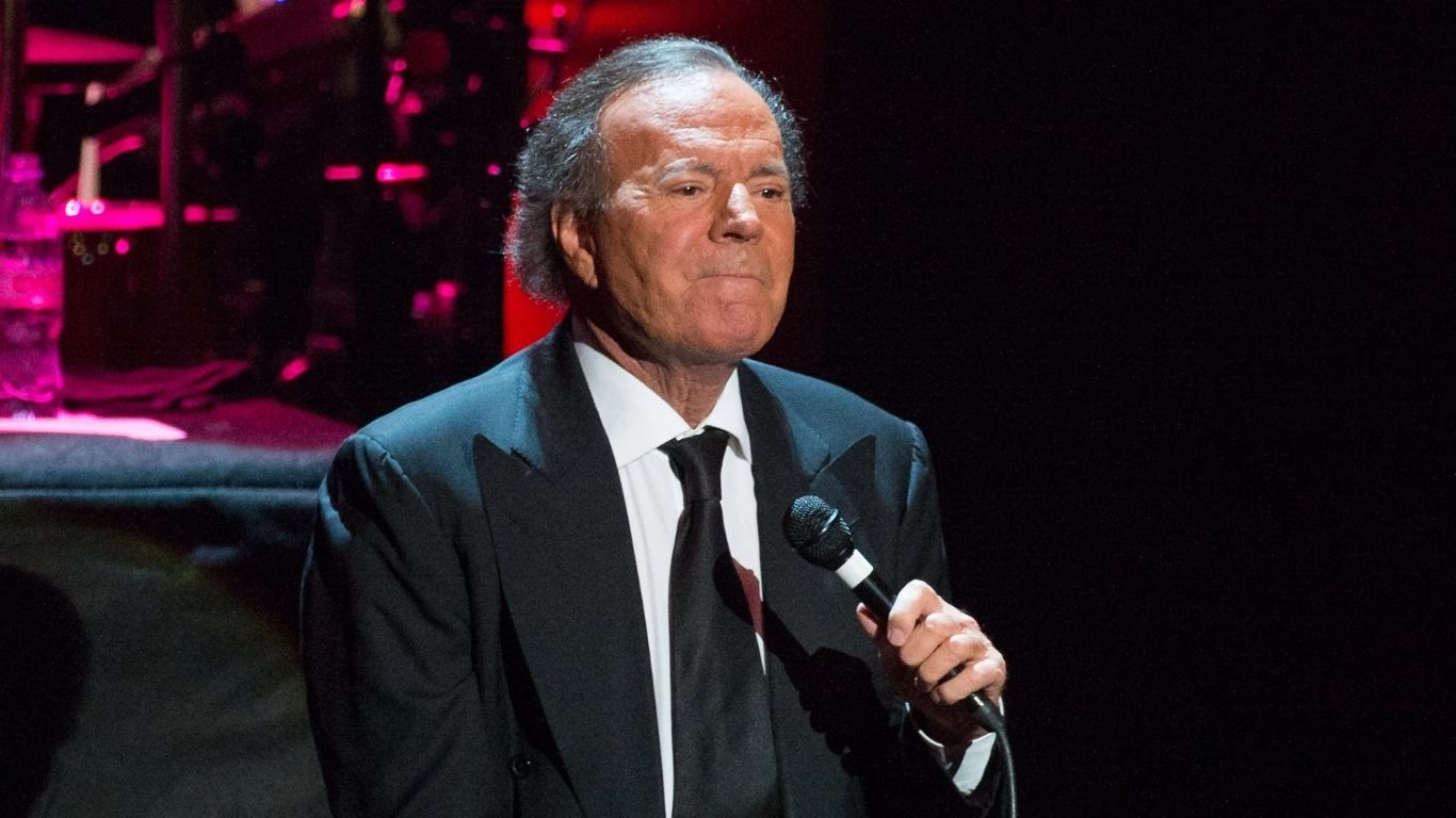 Julio Iglesias es acusado de agresión sexual por dos exempleadas que  trabajaron en sus residencias del Caribe
