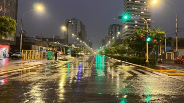 Lima amaneció bajo una intensa lluvia de verano: Senamhi mantiene alerta