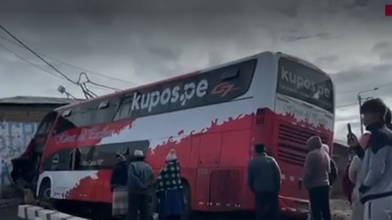 Un muerto y varios heridos tras choque de bus contra vivienda en Puno ...