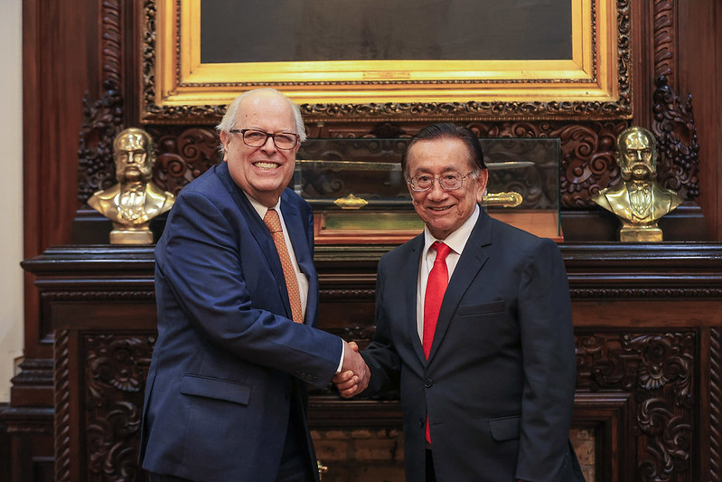 Julio Velarde y presidente Balcazar