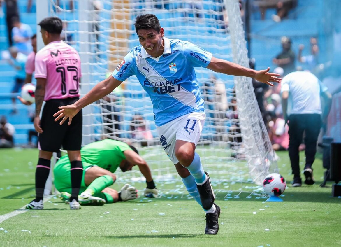 Irven Ávila celebrando su tanto número 179 en el fútbol peruano (Foto: Sporting Cristal)