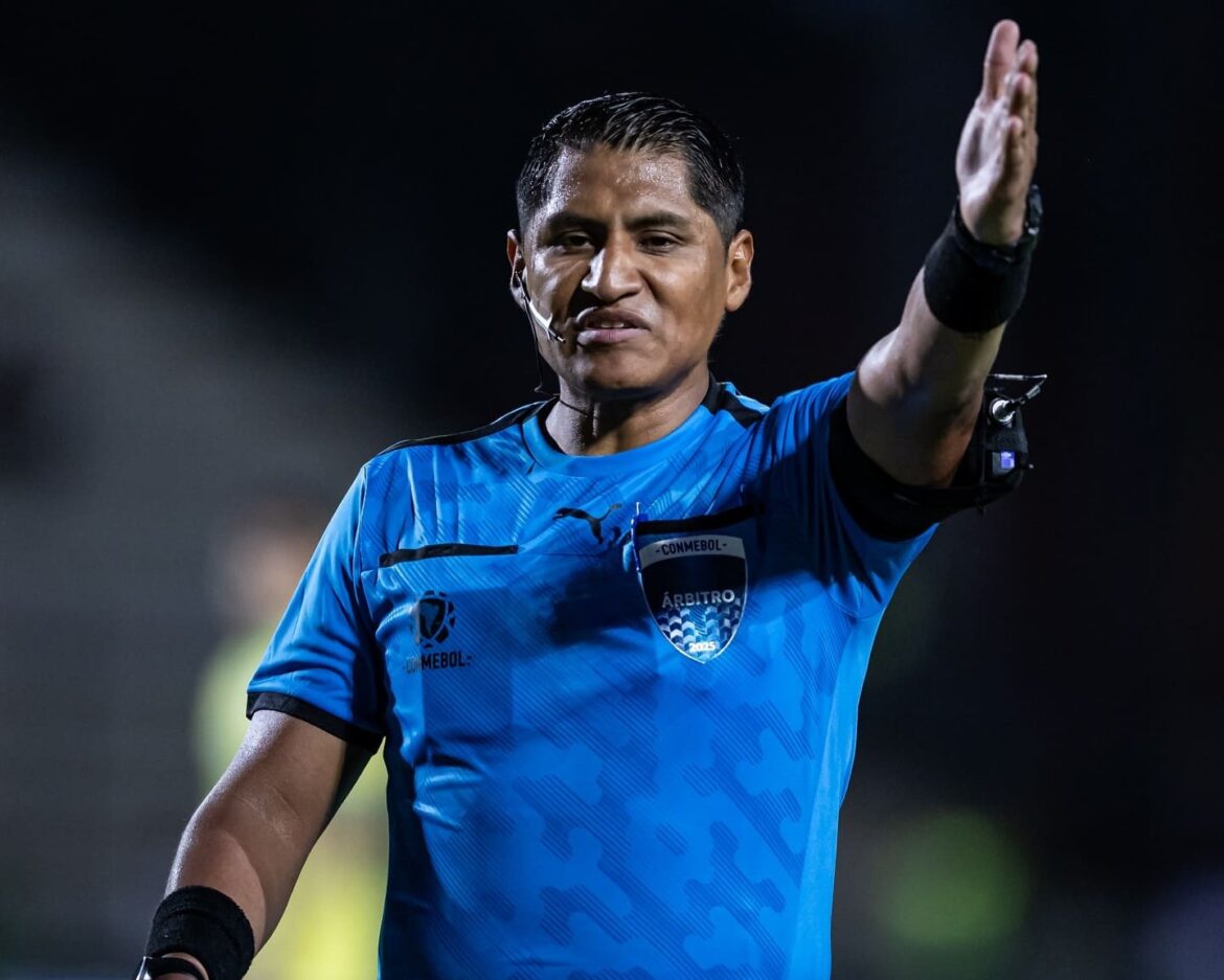 Michael Espinoza presentó el informe arbitral y confirma actos de racismo en contra de Angelo Campos (Foto: Conmebol)
