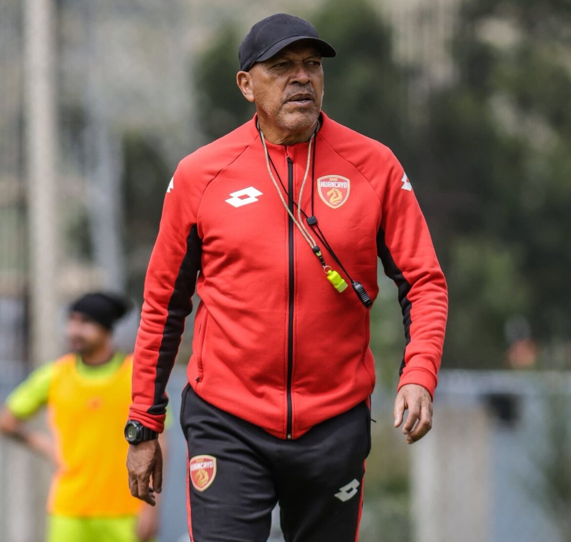 Roberto Mosquera se despide de Sport Huancayo tras caer ante Sport Boys. (Foto: Sport Huancayo)