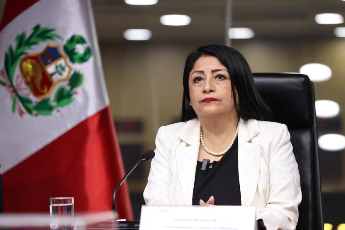 Premier Denisse Miralles renunció al cargo