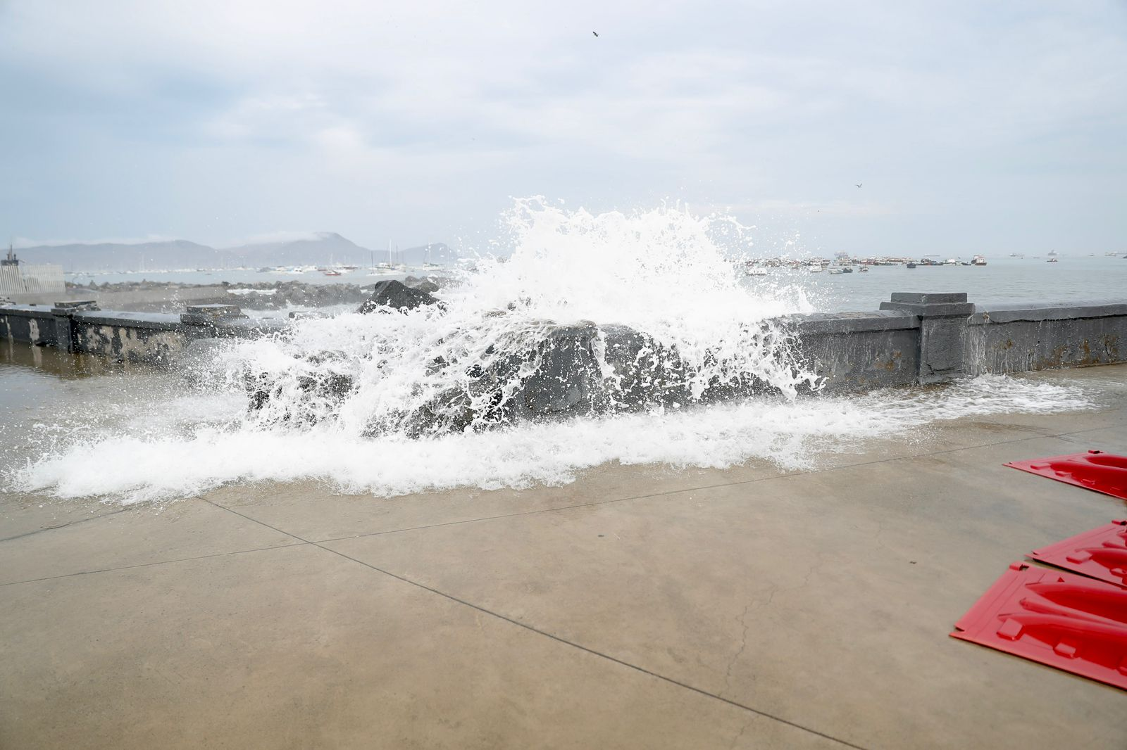 Oleaje anómalo continuará en el litoral peruano hasta el 30 de marzo