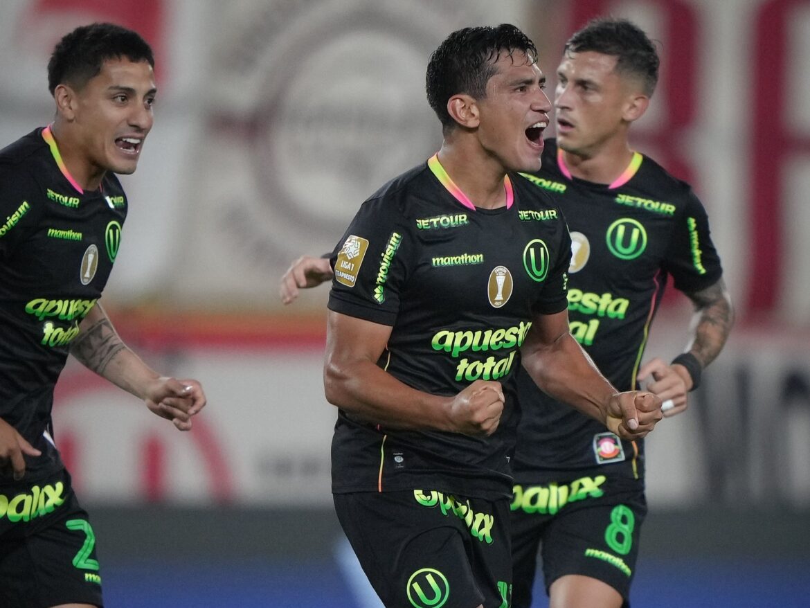 Leyenda: José Rivera celebrando tras anotar ante Deportivo Garcilaso. (Foto: Universitario de Deportes)