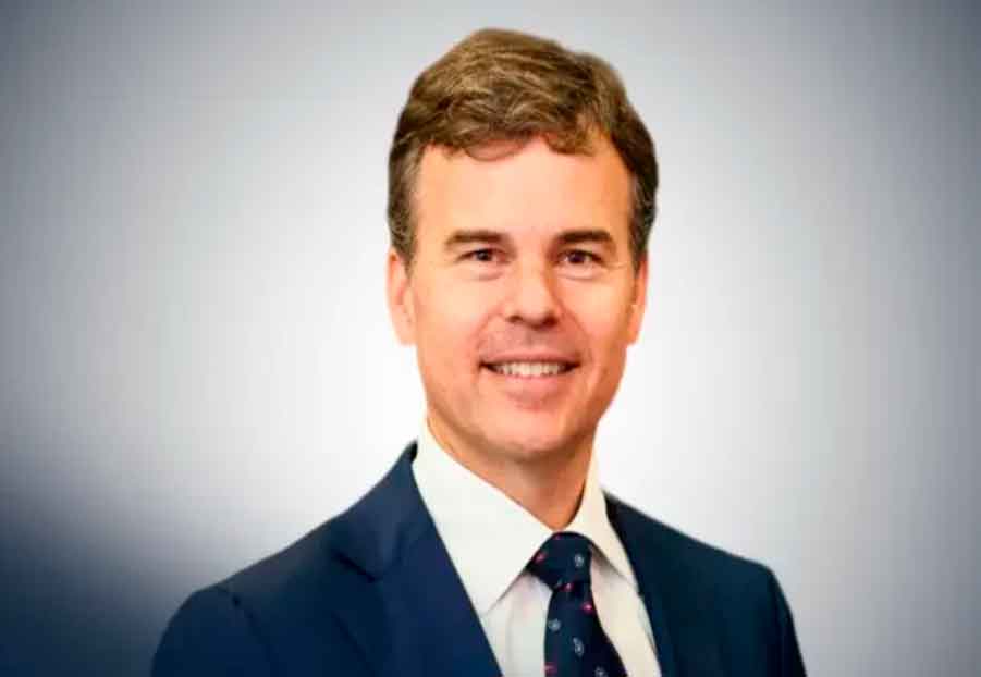 John Barret - encargado de negocios