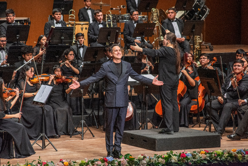 Juan Diego Flórez y Sinfonía por el Perú