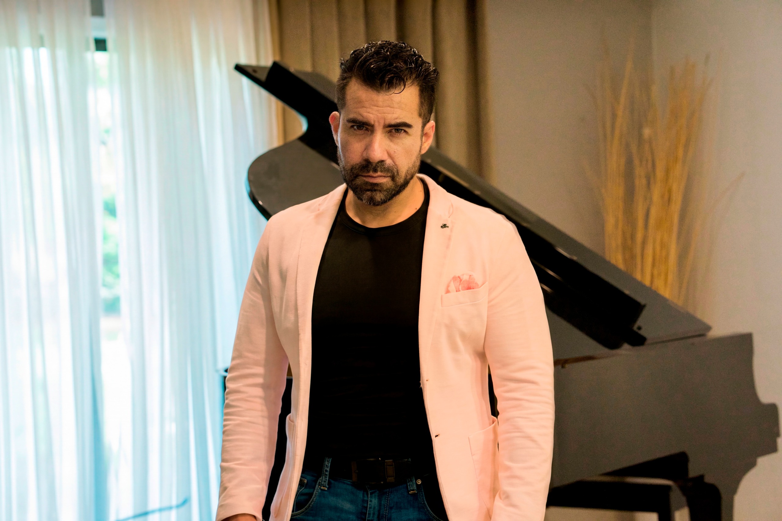 Luchito Muñoz lanza “Volver al Mañana”