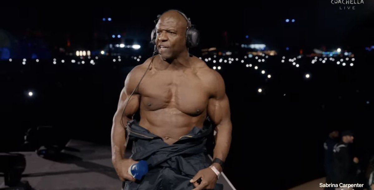 Terry Crews sorprende en Coachella con cameo en presentación de Sabrina Carpenter