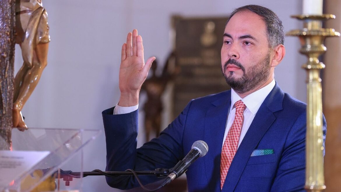 ministro de Defensa, Amadeo Flores Carcagno