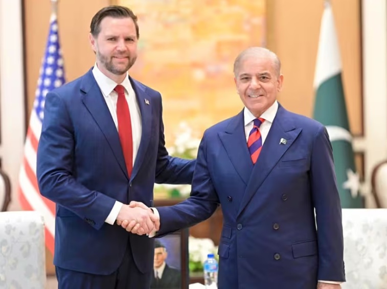 JD Vance y el ministro de Pakistán, Shebhaz Sharif